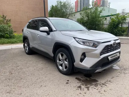 Toyota RAV4 2020 года за 13 500 000 тг. в Кокшетау – фото 2