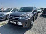 Toyota Highlander 2015 года за 10 000 тг. в Алматы
