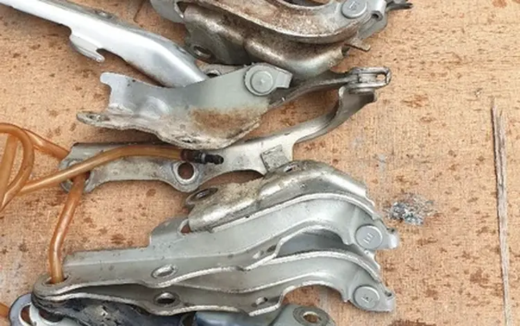 Петля капод 4 Runner за 200 тг. в Алматы