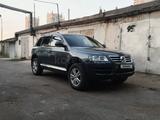 Volkswagen Touareg 2005 года за 3 700 000 тг. в Алматы