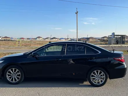 Toyota Camry 2016 года за 8 500 000 тг. в Атырау – фото 2