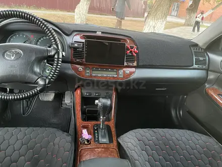 Toyota Camry 2003 года за 6 100 000 тг. в Актобе – фото 3