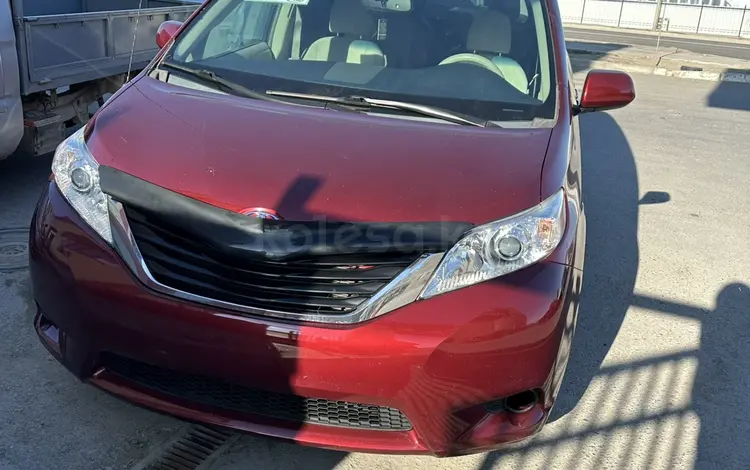 Toyota Sienna 2013 годаfor10 500 000 тг. в Актау