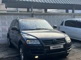 Volkswagen Touareg 2004 года за 4 600 000 тг. в Алматы