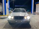 Mercedes-Benz E 230 1996 года за 2 450 000 тг. в Атырау – фото 2