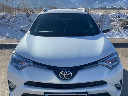 Toyota RAV4 2019 года за 14 800 000 тг. в Алматы