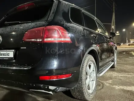 Volkswagen Touareg 2012 года за 11 990 000 тг. в Астана – фото 12