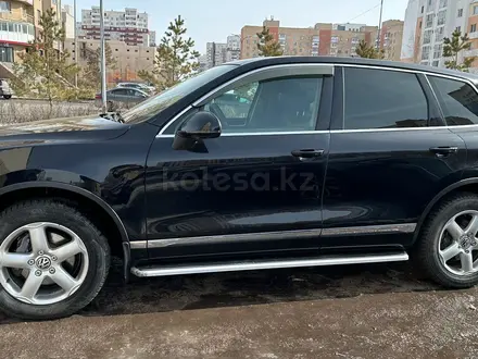 Volkswagen Touareg 2012 года за 11 990 000 тг. в Астана – фото 20