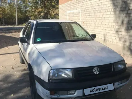 Volkswagen Vento 1993 года за 1 000 000 тг. в Семей – фото 2