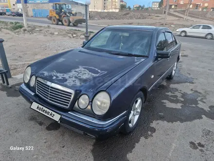 Mercedes-Benz E 240 1998 года за 2 700 000 тг. в Жезказган – фото 2