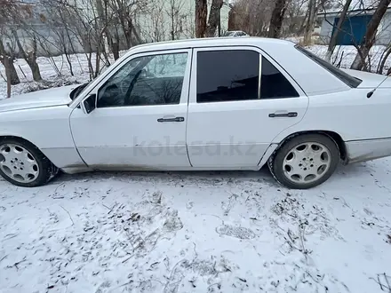 Mercedes-Benz E 260 1990 года за 1 200 000 тг. в Актобе – фото 4