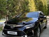 Toyota Camry 2017 годаfor13 700 000 тг. в Алматы – фото 2