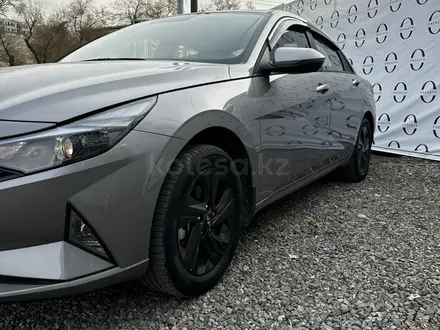 Hyundai Elantra 2023 года за 9 450 000 тг. в Алматы – фото 2