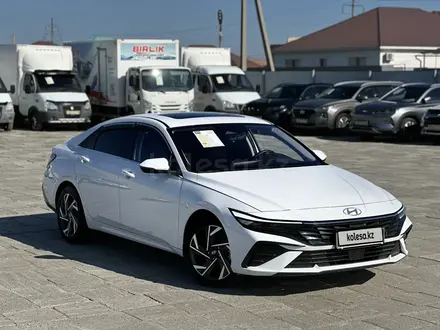 Hyundai Elantra 2024 года за 8 900 000 тг. в Атырау – фото 2