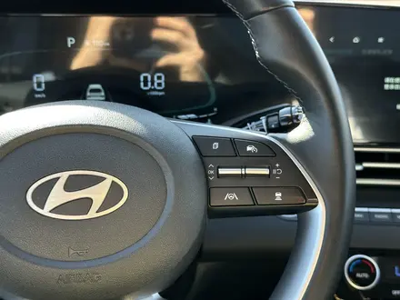 Hyundai Elantra 2024 года за 8 900 000 тг. в Атырау – фото 20