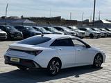 Hyundai Elantra 2024 года за 8 900 000 тг. в Атырау – фото 5