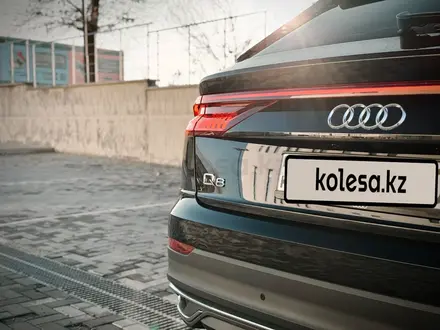 Audi Q8 2022 года за 41 000 000 тг. в Алматы – фото 10