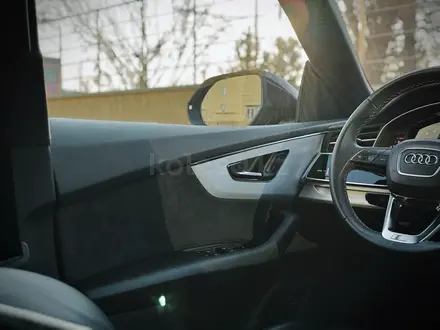 Audi Q8 2022 года за 41 000 000 тг. в Алматы – фото 17
