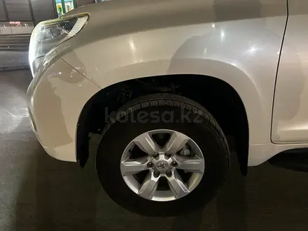 Toyota Land Cruiser Prado 2014 года за 17 800 000 тг. в Актобе – фото 19