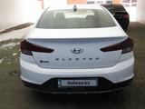 Hyundai Elantra 2019 года за 5 408 350 тг. в Актобе – фото 2