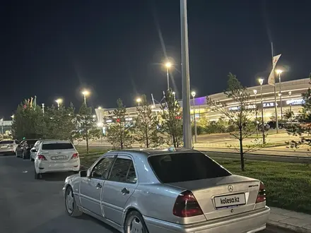 Mercedes-Benz C 220 1999 года за 2 050 000 тг. в Караганда – фото 2