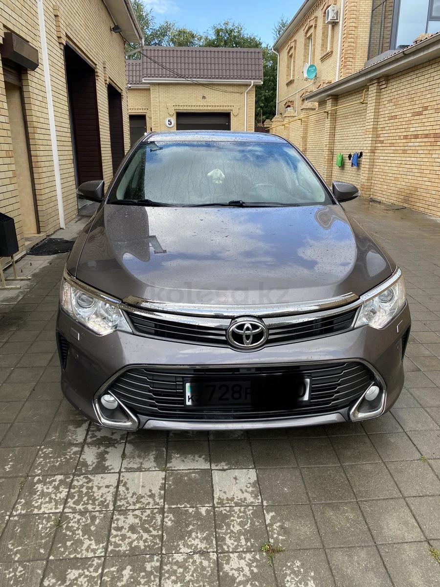 Toyota Camry 2015 г.