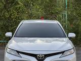 Toyota Camry 2018 года за 14 000 000 тг. в Шымкент