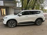 Hyundai Santa Fe 2021 года за 15 300 000 тг. в Алматы – фото 2