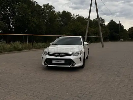 Toyota Camry 2016 года за 12 300 000 тг. в Актобе – фото 9