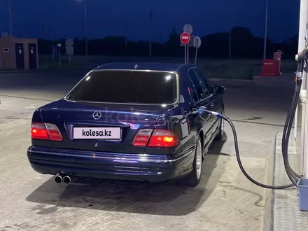 Mercedes-Benz E 430 1999 года за 6 300 000 тг. в Семей – фото 4