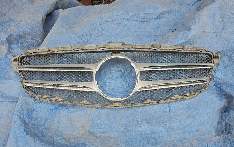 Рещетка радиатора для Mersedes Benz C200 W205 class за 20 000 тг. в Алматы