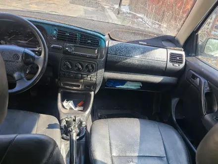 Volkswagen Golf 1996 года за 700 000 тг. в Алматы – фото 4