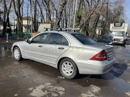 Mercedes-Benz C 220 2001 года за 3 400 000 тг. в Алматы – фото 2