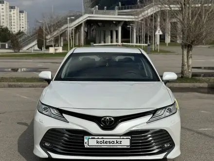 Toyota Camry 2021 года за 15 900 000 тг. в Алматы