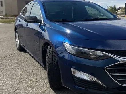 Chevrolet Malibu 2019 года за 8 000 000 тг. в Караганда – фото 2