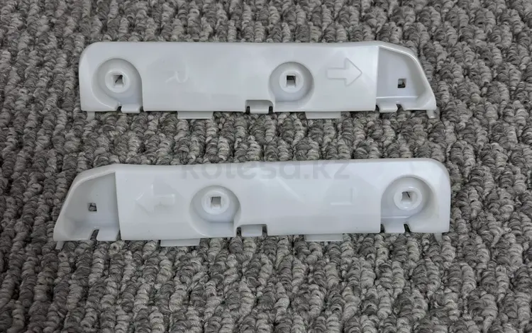 Крепление заднего бампера (длинное) Toyota Hiace (2004-2019) за 4 000 тг. в Астана