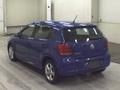 Volkswagen Polo 2011 года за 500 000 тг. в Атырау – фото 2