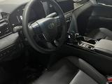 Toyota Camry 2021 года за 20 500 000 тг. в Уральск – фото 4