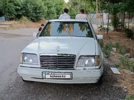 Mercedes-Benz E 200 1993 года за 1 500 000 тг. в Шымкент