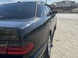 Mercedes-Benz E 200 1999 годаүшін3 400 000 тг. в Атырау – фото 2