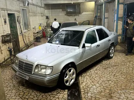 Mercedes-Benz E 220 1994 года за 2 200 000 тг. в Жезказган – фото 5