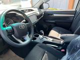 Toyota Hilux Comfort 2025 года за 26 890 000 тг. в Караганда – фото 4