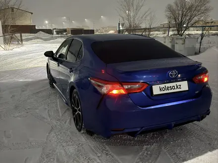 Toyota Camry 2018 года за 8 800 000 тг. в Караганда – фото 6