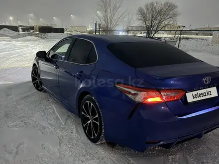 Toyota Camry 2018 года за 8 800 000 тг. в Караганда