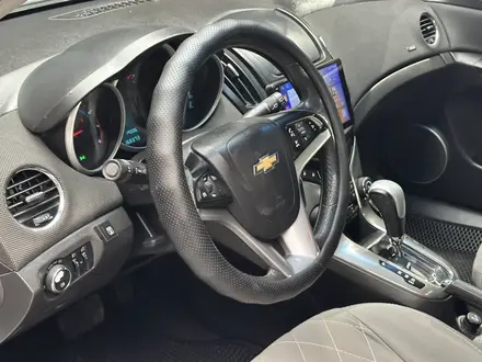 Chevrolet Cruze 2013 года за 4 600 000 тг. в Актобе – фото 13