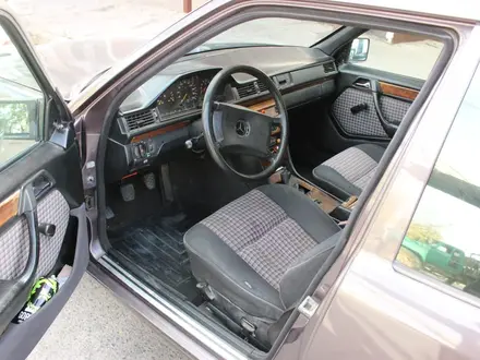Mercedes-Benz E 200 1991 года за 1 150 000 тг. в Шымкент – фото 6