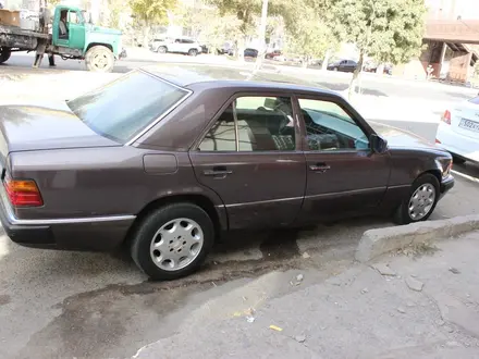 Mercedes-Benz E 200 1991 года за 1 150 000 тг. в Шымкент – фото 8