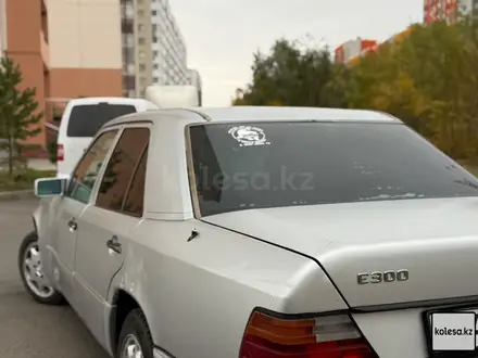 Mercedes-Benz E 300 1991 года за 600 000 тг. в Астана – фото 2