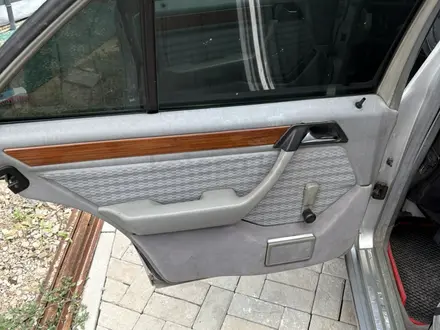 Mercedes-Benz E 300 1991 года за 600 000 тг. в Астана – фото 8