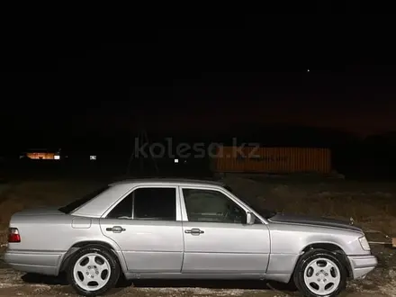 Mercedes-Benz E 280 1995 года за 2 500 000 тг. в Казалинск – фото 4